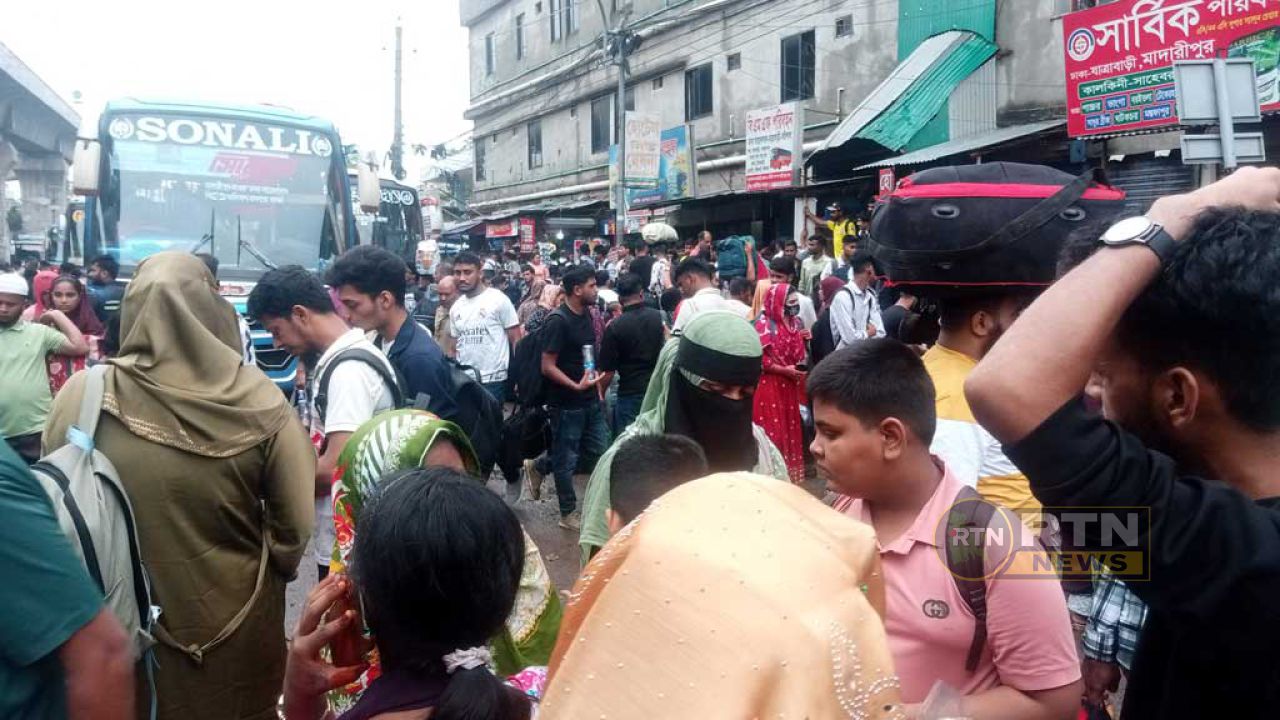 ঈদযাত্রায় ঘরমুখী মানুষের ঢল, বাড়তি ভাড়ায় চরম ভোগান্তি