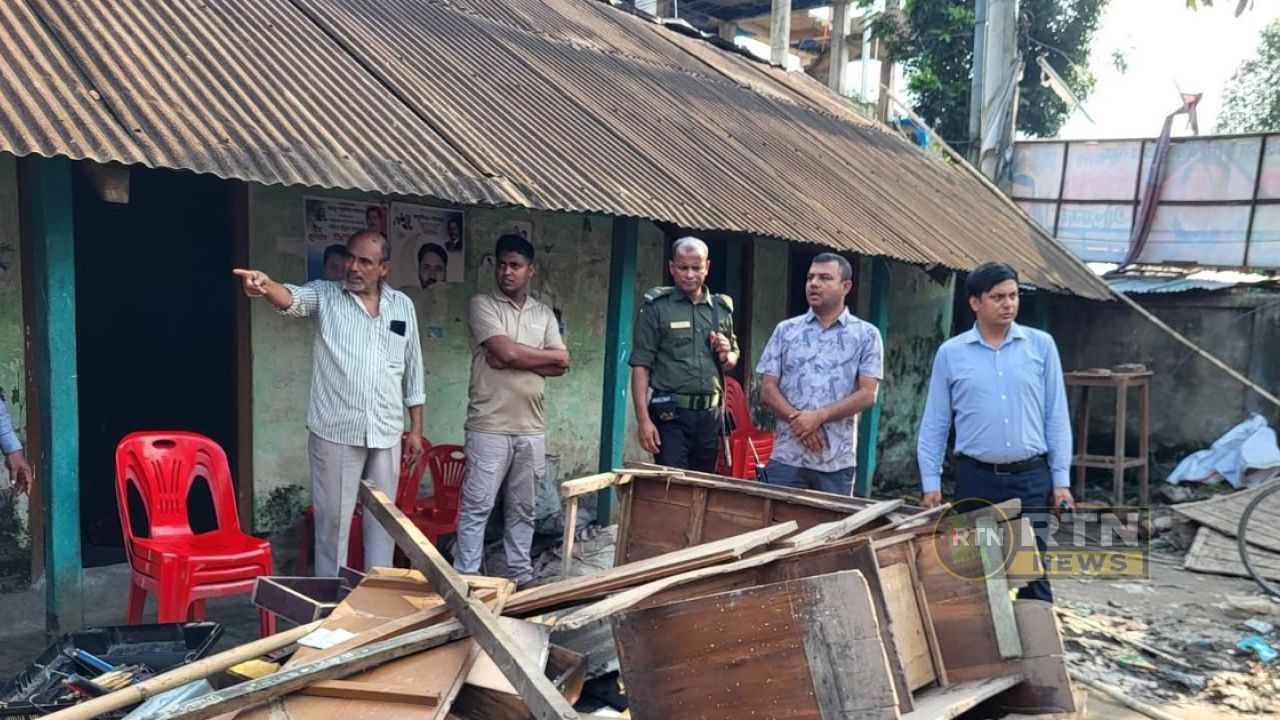 রাতের আঁধারে পাকুন্দিয়ায় মুক্তিযোদ্ধা সংসদ কার্যালয়ে হামলা,আসবাবপত্র লুট