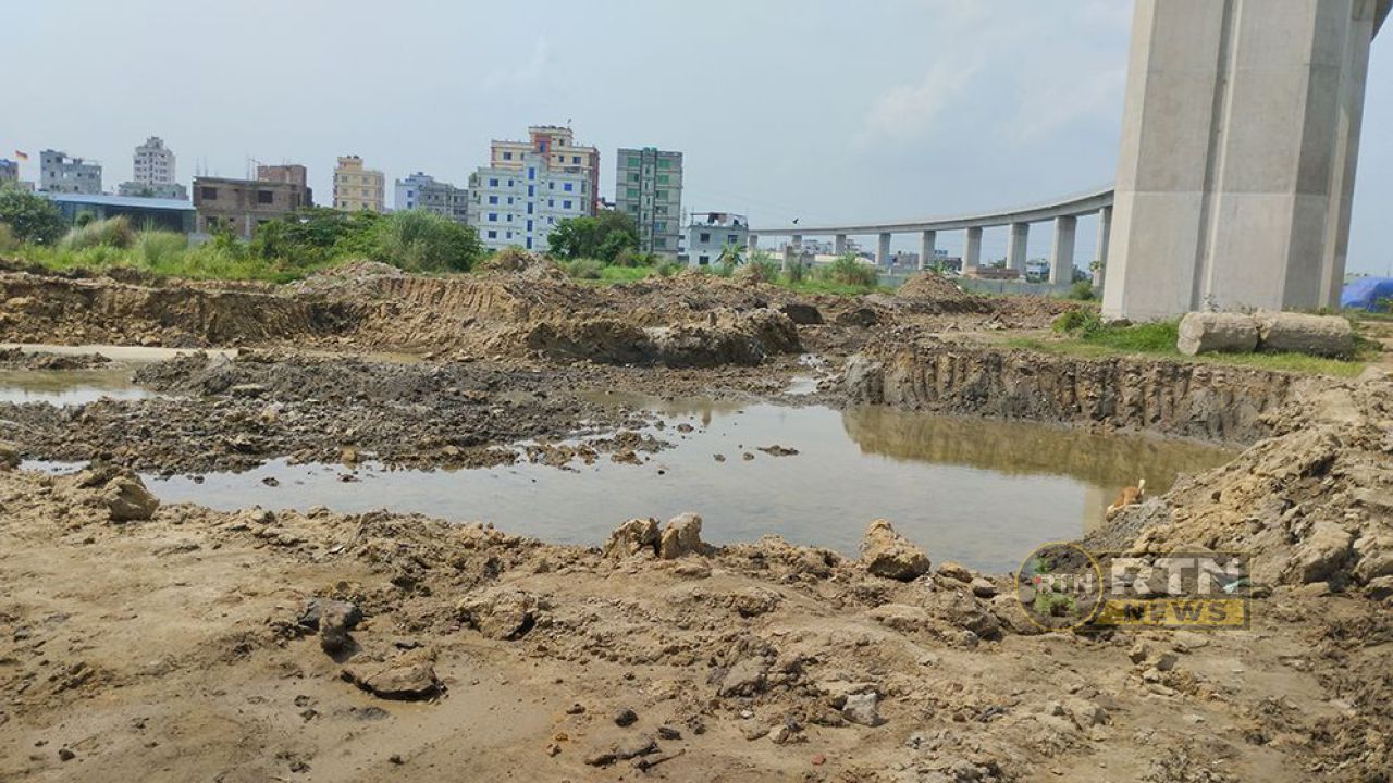 পদ্মা সেতু রেল সংযোগ সেতুর পিয়ারের নিচের মাটি কাটার অভিযোগ, কাজ বন্ধ করে তদন্তের নির্দেশ