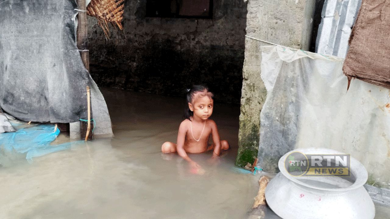 টানা বৃষ্টিতে মনপুরায় জলাবদ্ধতা, পানিবন্দী ২০ হাজার মানুষ