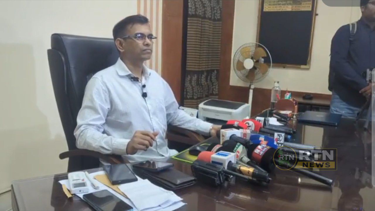 রংপুরে ডিবি পুলিশের অভিযানে আবাসিক হোটেল থেকে যুবক-যুবতী আটক