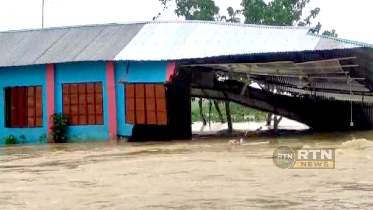 বিপৎসীমার ওপরে নদীর পানি, তলিয়ে গেছে সড়ক; ক্ষতিগ্রস্ত হচ্ছে বাড়িঘর ও শিক্ষা প্রতিষ্ঠান