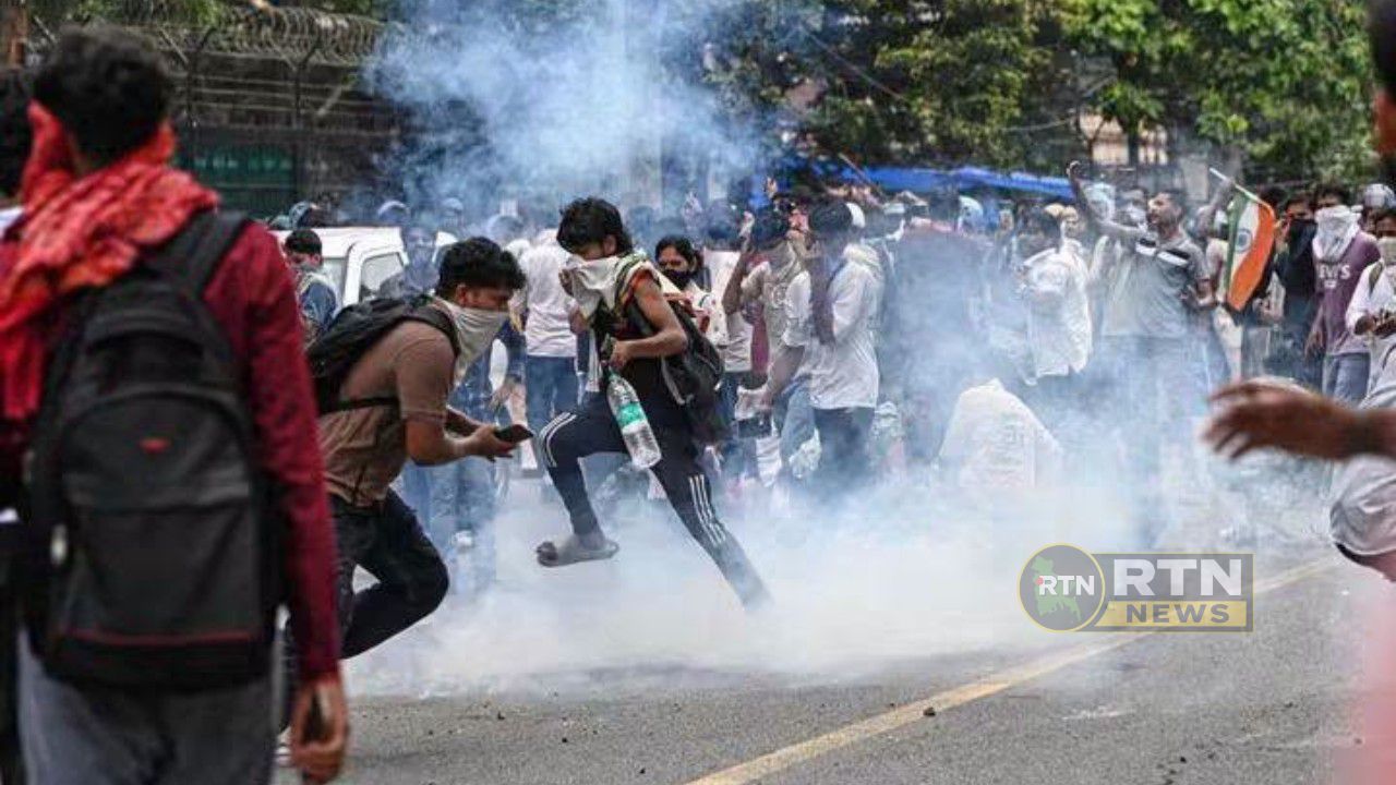 শিক্ষামন্ত্রীর পদত্যাগের দাবিতে উত্তাল নয়া দিল্লি, বিক্ষোভে অচল জনজীবন