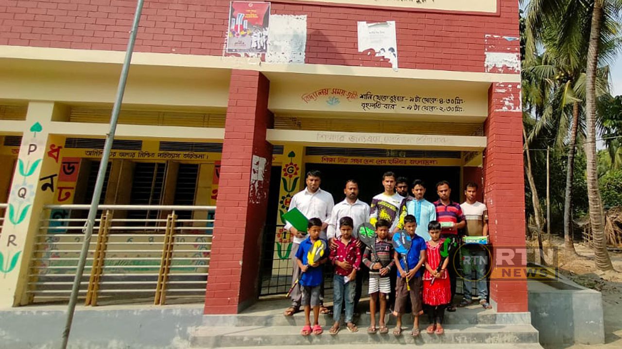 চার শিক্ষক, শিক্ষার্থী মাত্র ৭: পিরোজপুরের একটি সরকারি প্রাথমিক বিদ্যালয়ে চরম শিক্ষার্থী সংকট