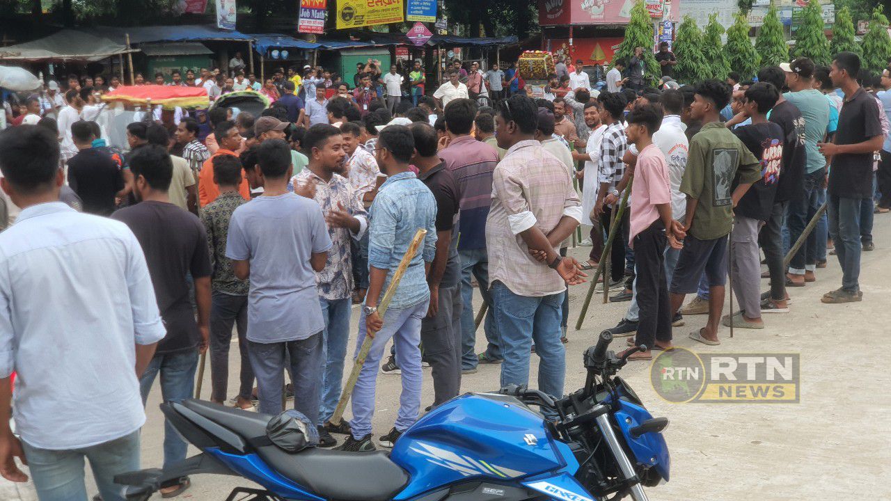বেরোবি ও কারমাইকেল কলেজ এলাকায় দুই দলের অবস্থান, উত্তেজনা; সতর্ক অবস্থানে আইনশৃঙ্খলা বাহিনী