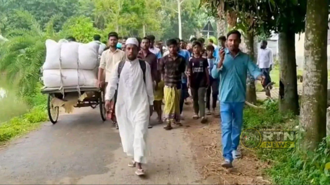 পায়ে হেঁটে হজে রওনা নাটোরের দুলাল, স্বপ্নের পথে হাজারো কিলোমিটারের যাত্রা 
