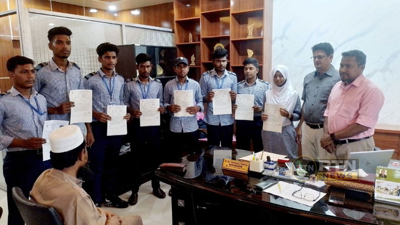 ফরম জটিলতায় প্রথম পরীক্ষা মিস: লালপুরের ৮ এইচএসসি পরীক্ষার্থীর ভবিষ্যৎ নিয়ে অনিশ্চয়তা