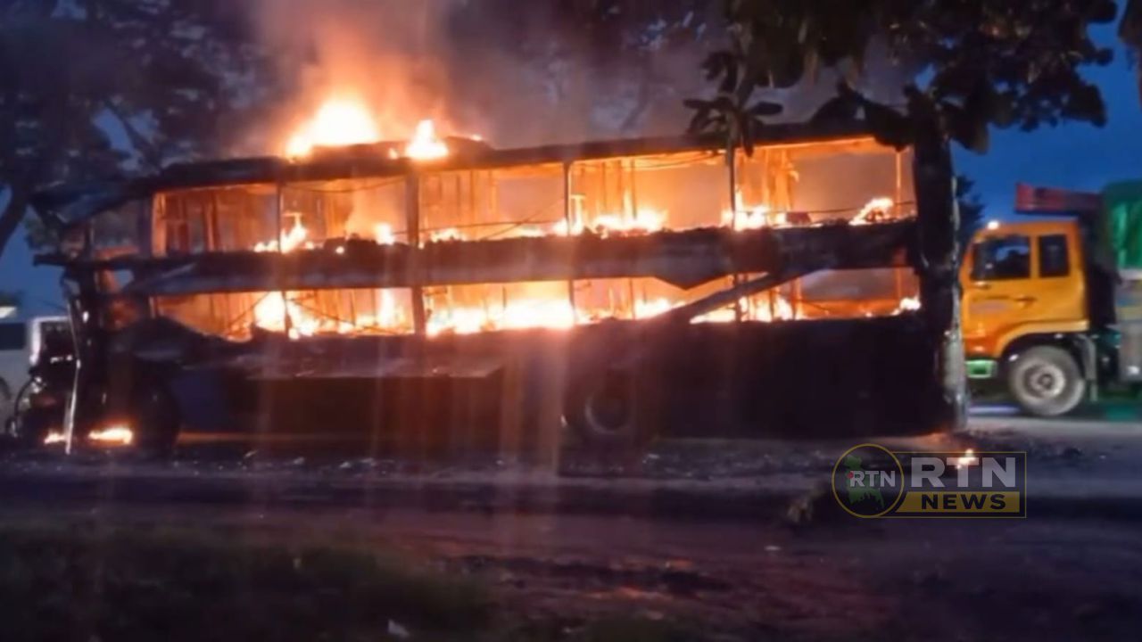 দাউদকান্দিতে চলন্ত স্লিপার কোচে ভয়াবহ আগুন, অল্পের জন্য রক্ষা পেলেন যাত্রীরা