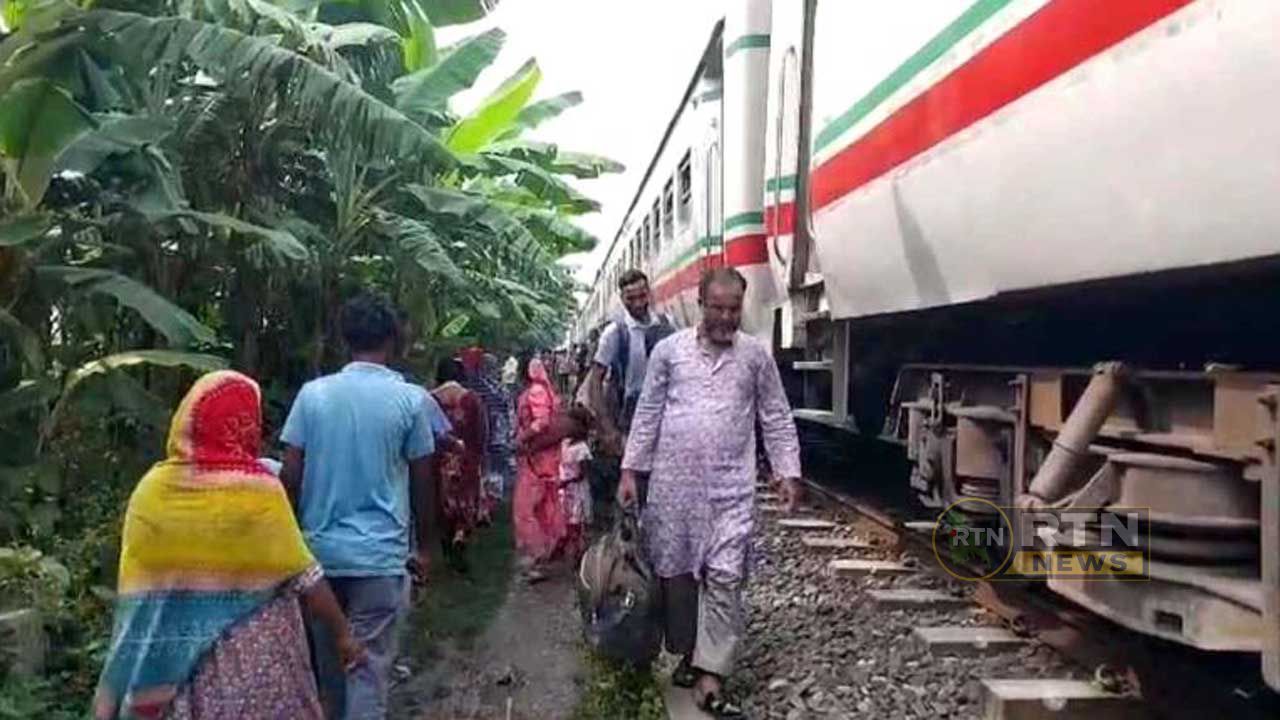 জয়পুরহাটে ৩ ঘণ্টা পর সচল বরেন্দ্র এক্সপ্রেস, উত্তরাঞ্চলে ট্রেন চলাচল স্বাভাবিক
