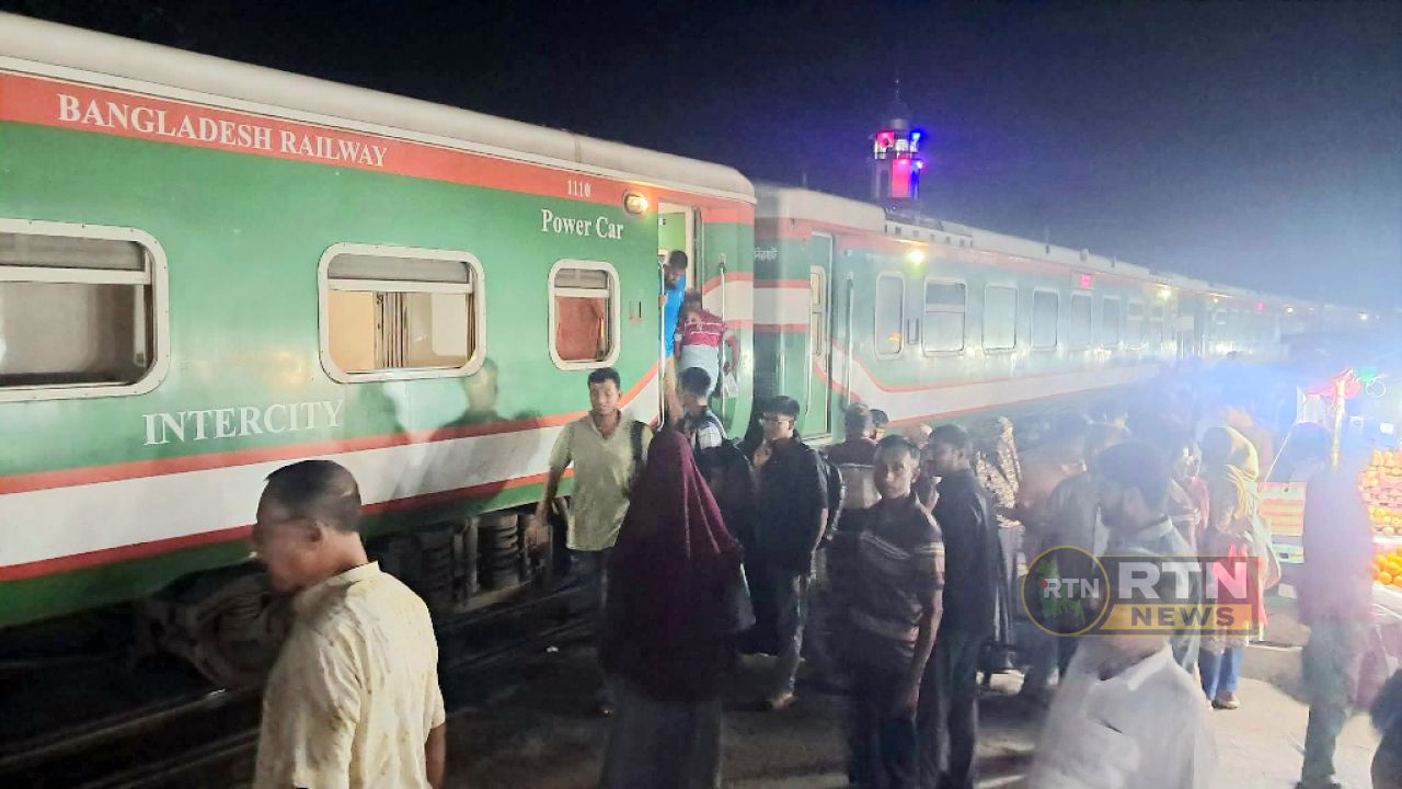 কুড়িগ্রাম এক্সপ্রেসের লাগেজ ভ্যান লাইনচ্যুত, যশোর-পার্বতীপুর রুটে ট্রেন চলাচল বন্ধ