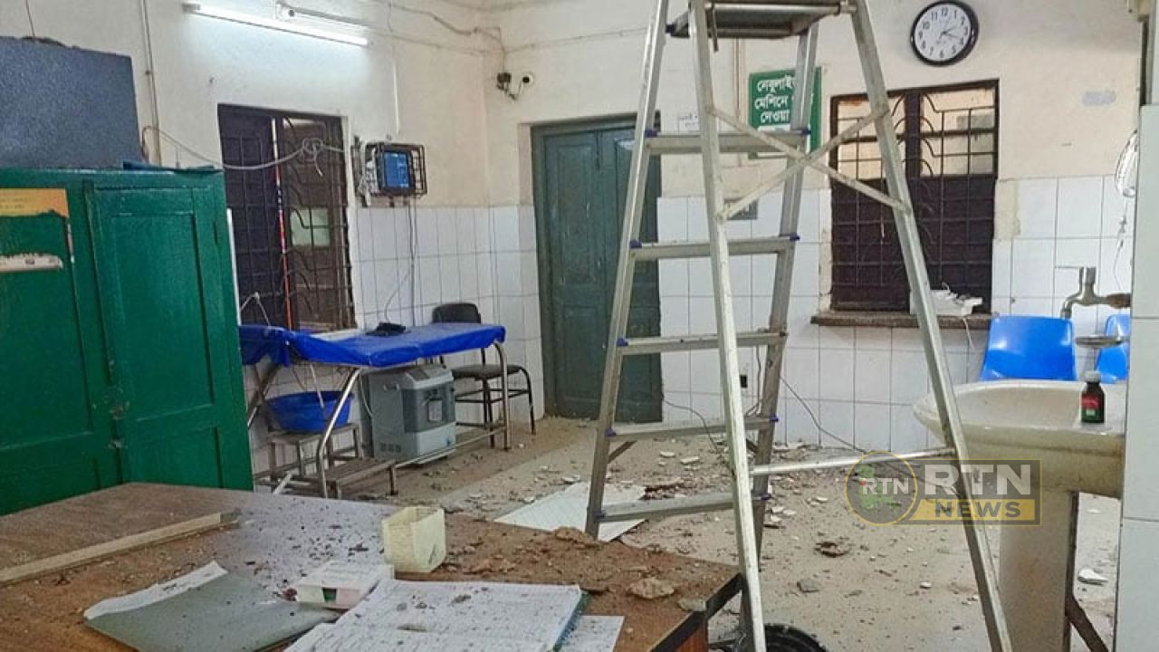 ফুলবাড়ী উপজেলা স্বাস্থ্য কমপ্লেক্সে ছাদের পলেস্তারা ধসে আহত ৫