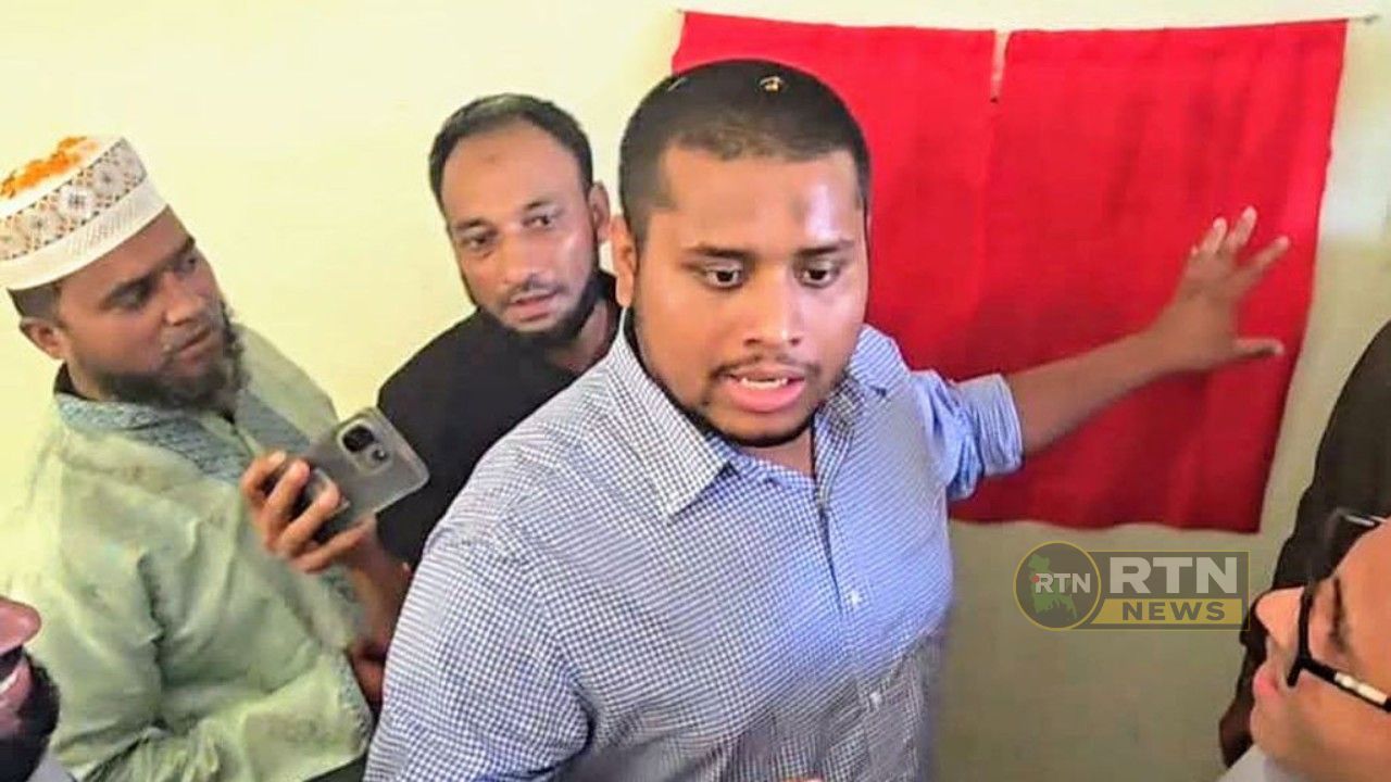 নিজের নাম দেখে উদ্বোধনী ফলক উন্মোচন করলেন না হাসনাত আবদুল্লাহ