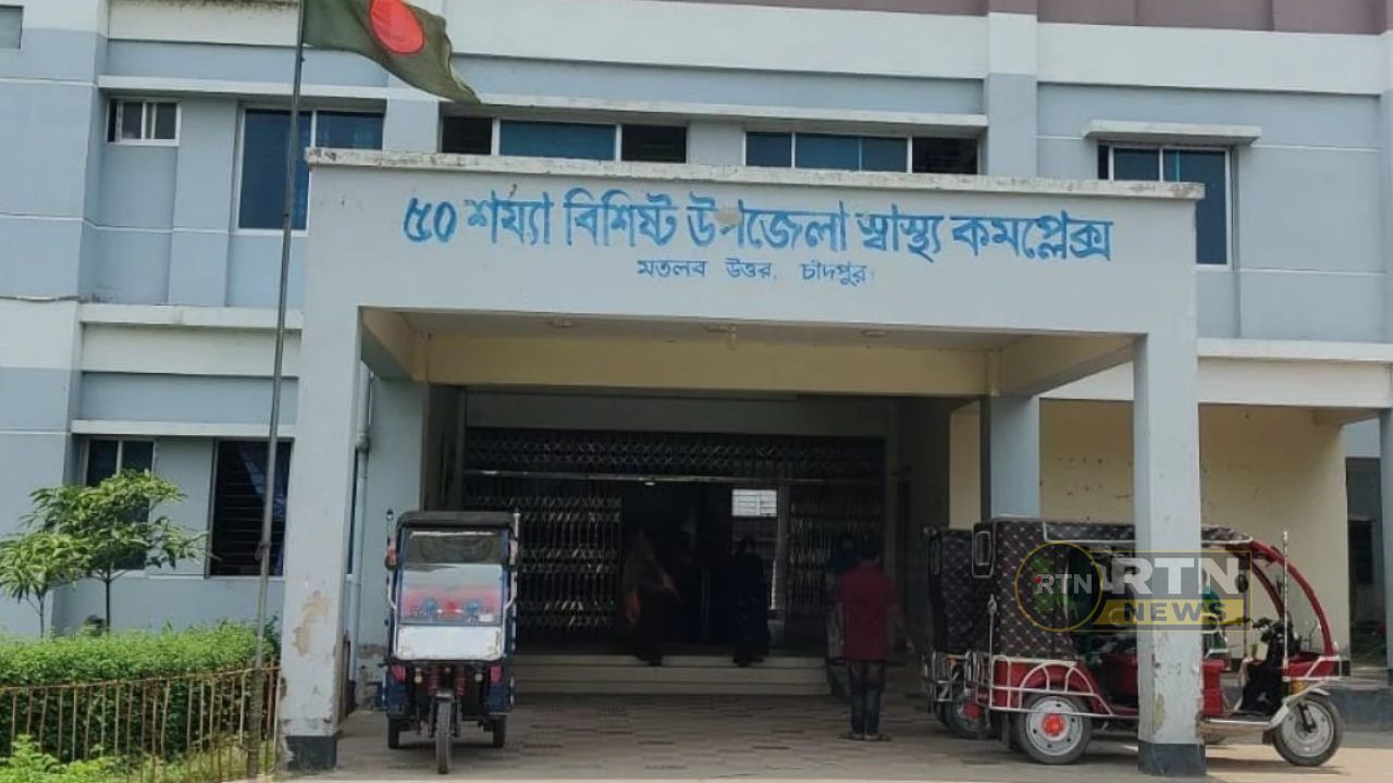  স্ত্রীর নিষেধ উপেক্ষা করে গোখরা পুষতেন ইকবাল, সেই সাপের কামড়েই সংকটাপন্ন